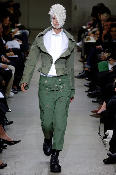 Look 16
